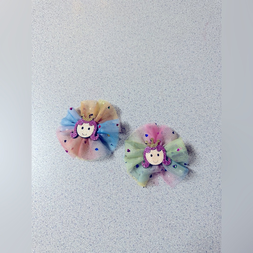 Pretty girl bows